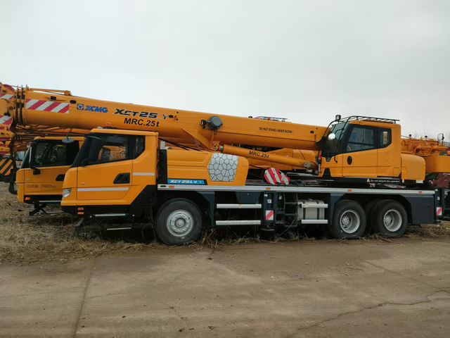 XCT25L4-Y 25 Ton Small Mobile Truck Crane 