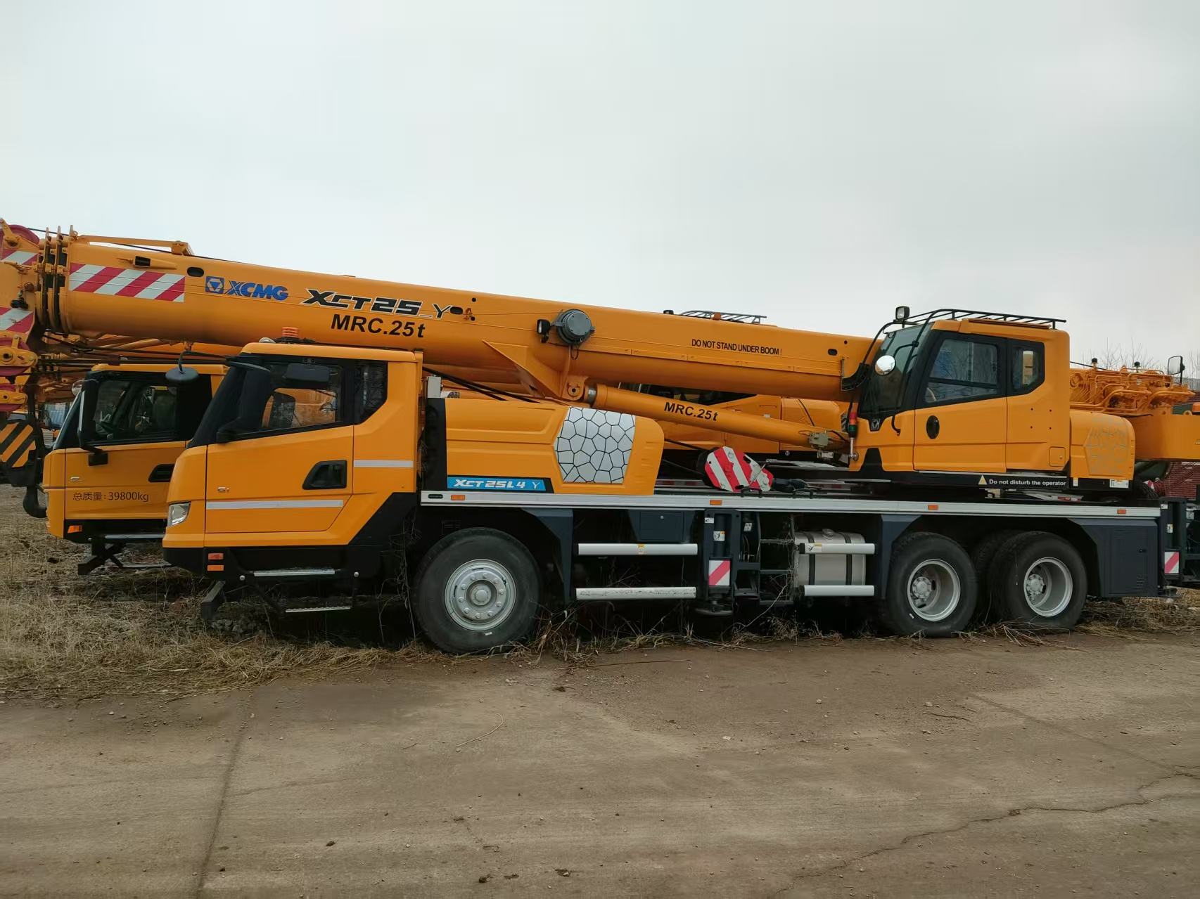 XCT25L4-Y 25 Ton Small Mobile Truck Crane 
