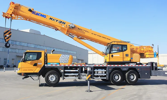 XCT35 Mobile Hydraulic Truck Crane with 5-Section Boom