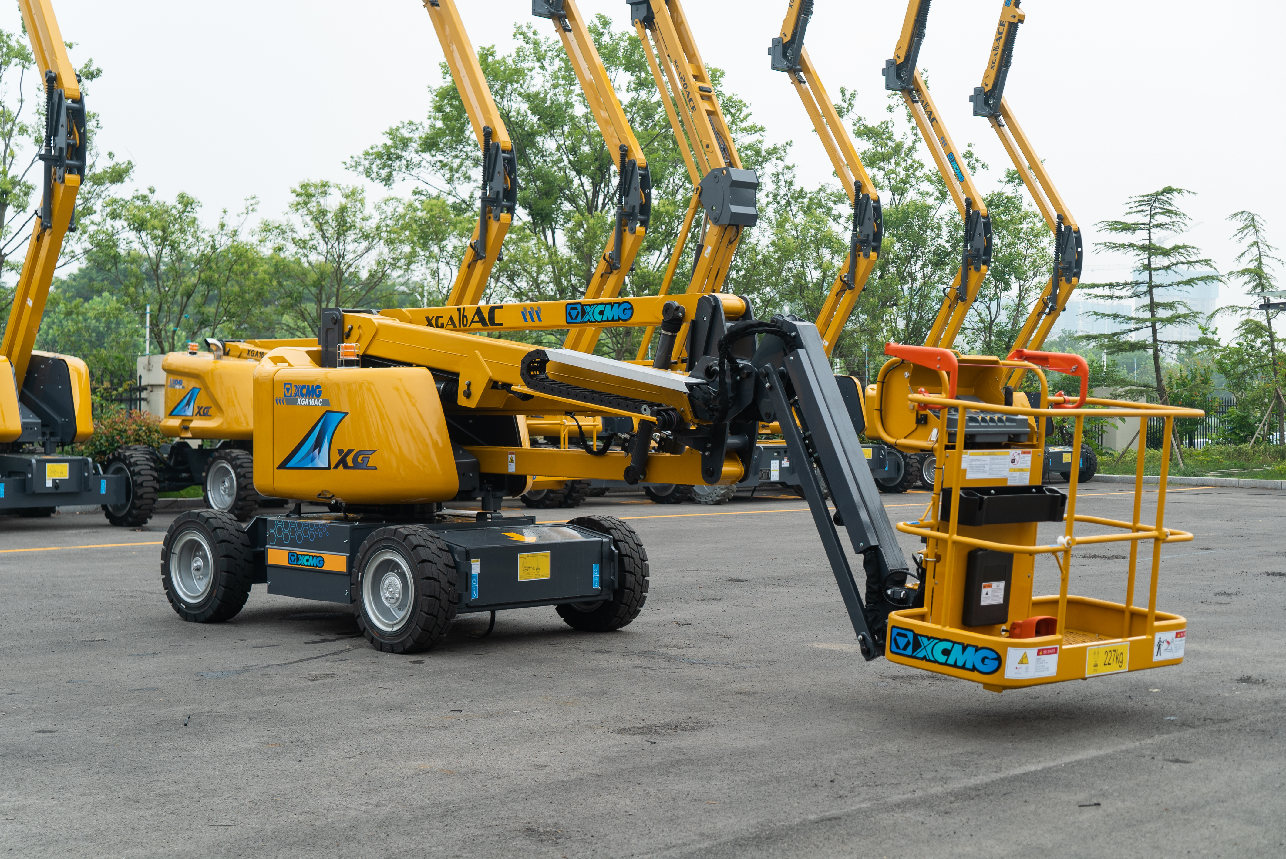 Xga16AC 16m Mini Electric Boom Lifting Table with CE