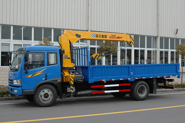 Sq6.3sk3q 6 Ton Telescoping Boom Truck Mounted Crane