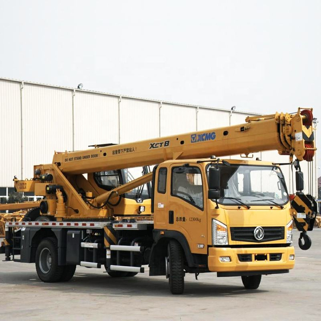 XCT8L4 4-Section Boom Small Mobile Truck Crane 