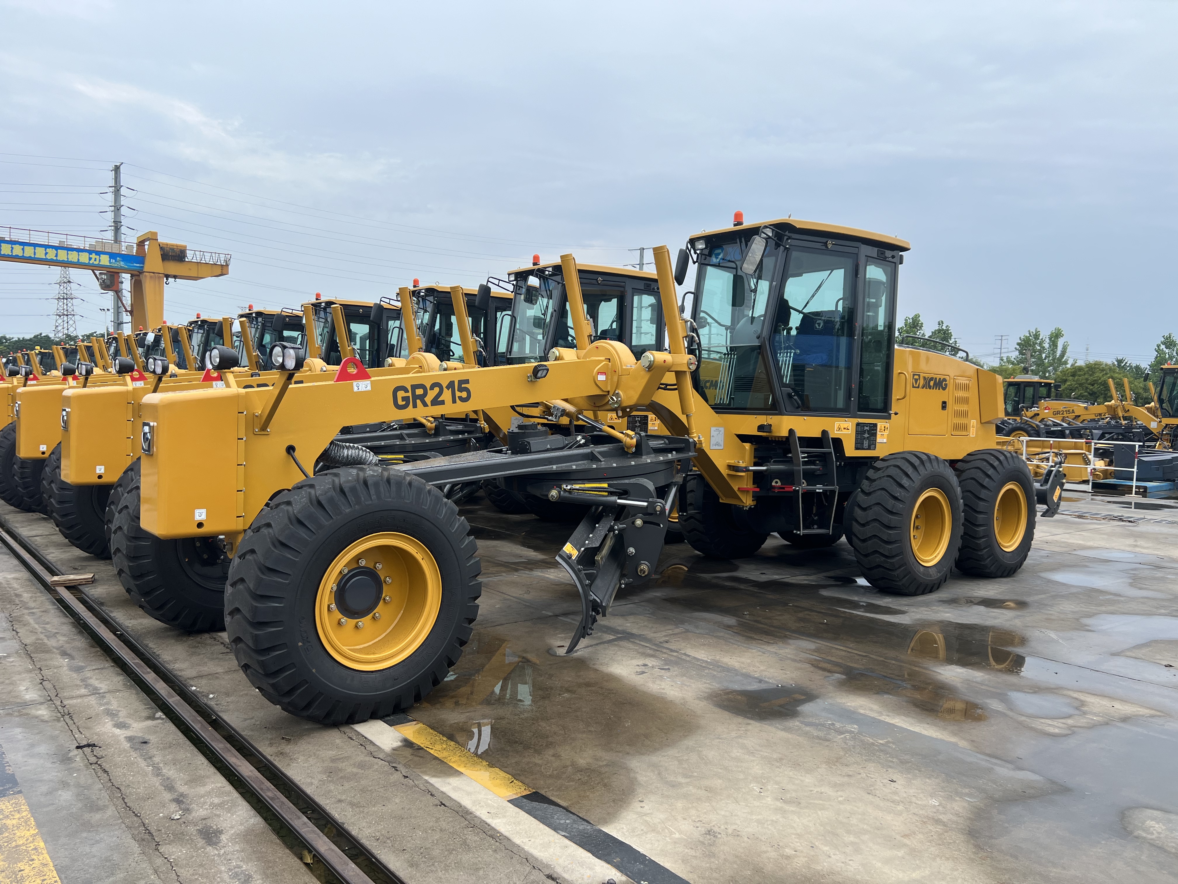 Gr215 215HP China Small Motor Grader Price