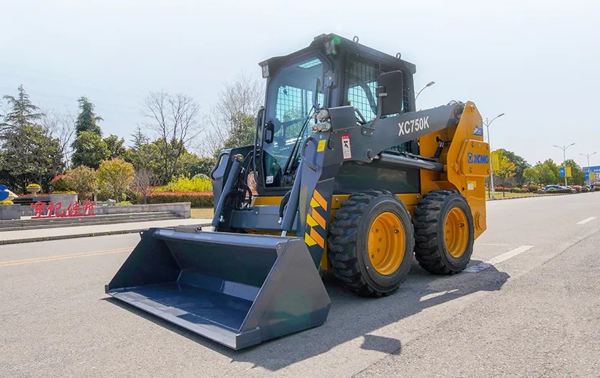 Xc750K Mini Small Skid Steer Loader with Attachments