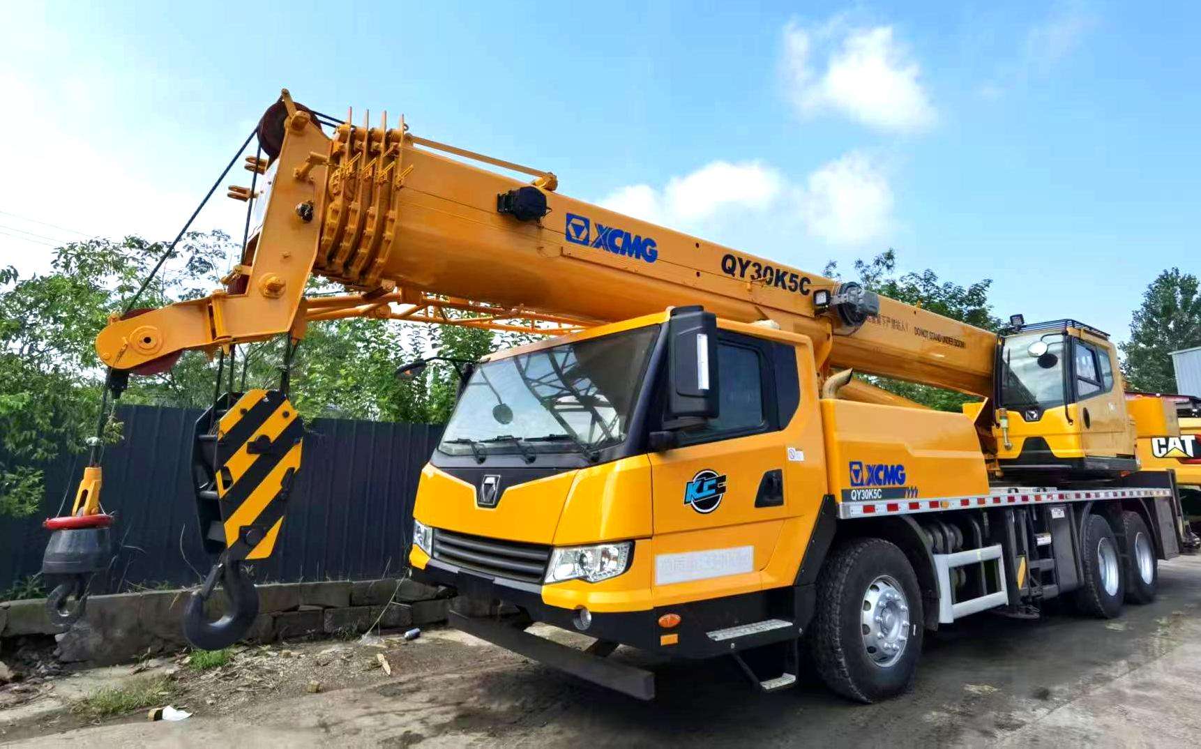 QY30K5C 30 Ton Mobile Telescopic Boom Truck Crane