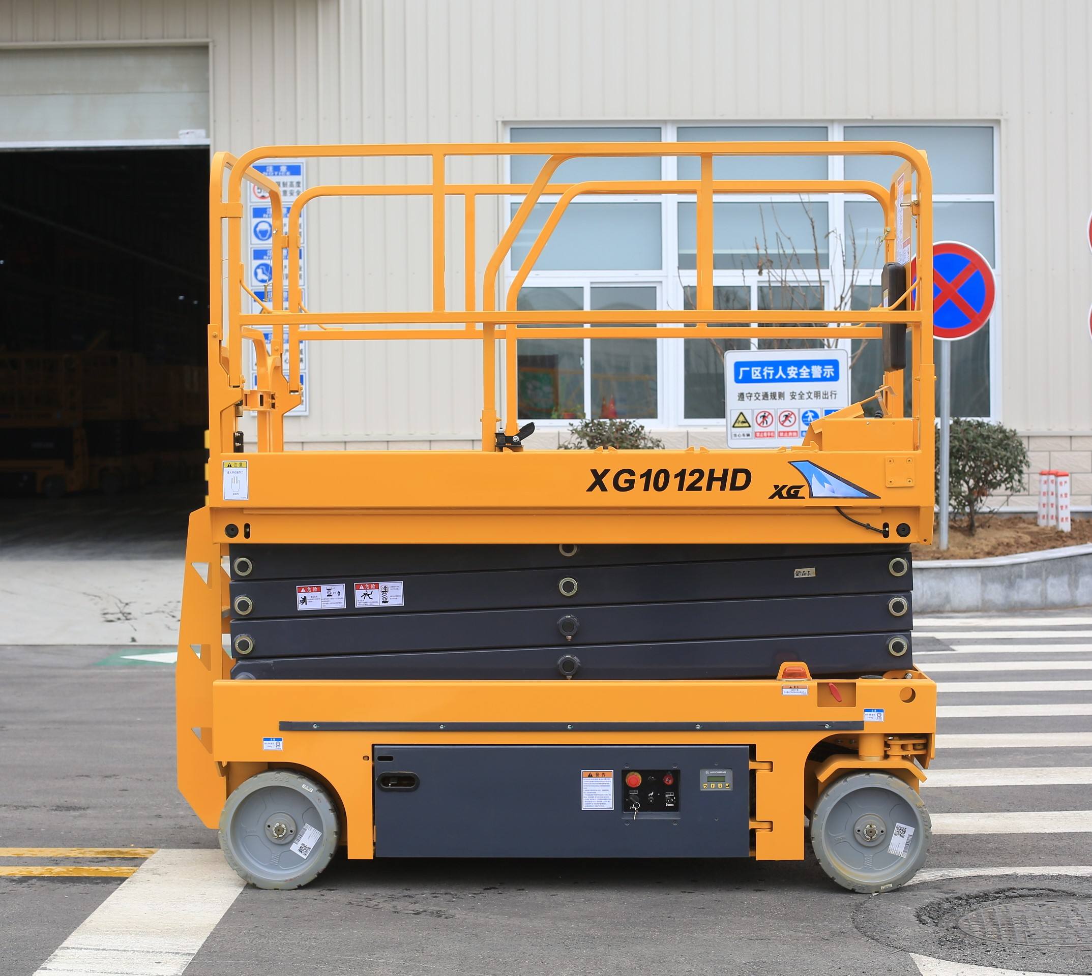 High Capacity Lead-acid Scissor Lift XG1012HD XG1012HD-Li 11.8m Max Height Durable Structure 