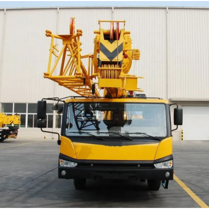 XCT16 16 Ton Truck Mounted Telescopic Crane 4-Section 33m Dodecagonal Main Boom Hydraulic Mobile Lifting Crane for Construction Projects
