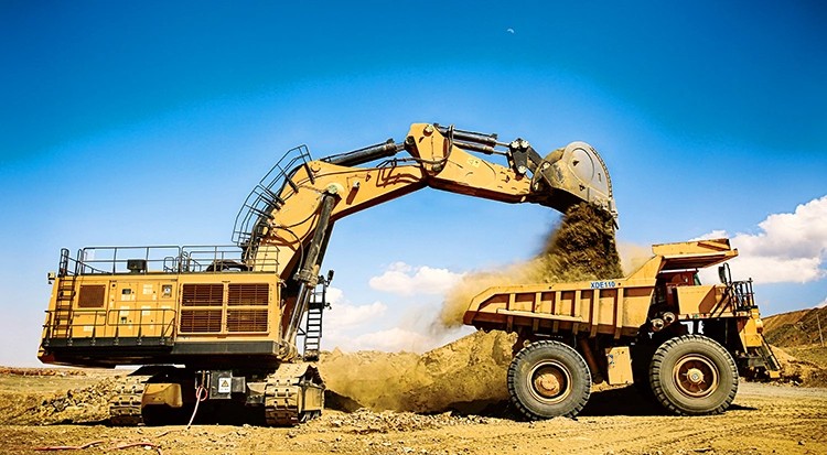 Quarry Use Heavy Crawler Digger XE2000 200Ton Big Digging Capacity Excavator
